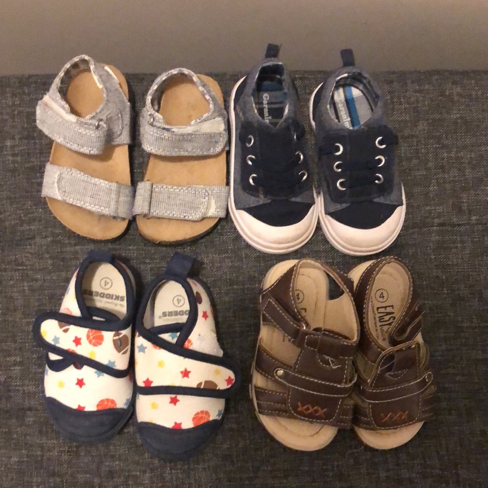 Bundle of size 4 shoes